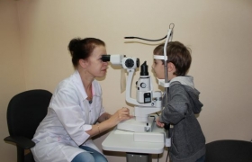 проверка зрения у ребенка детским офтальмологом